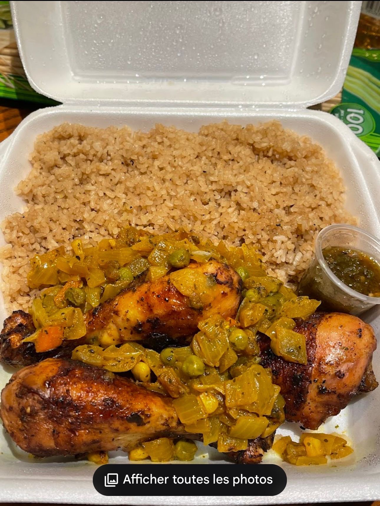 Poulet braisé accompagné de riz du thieb